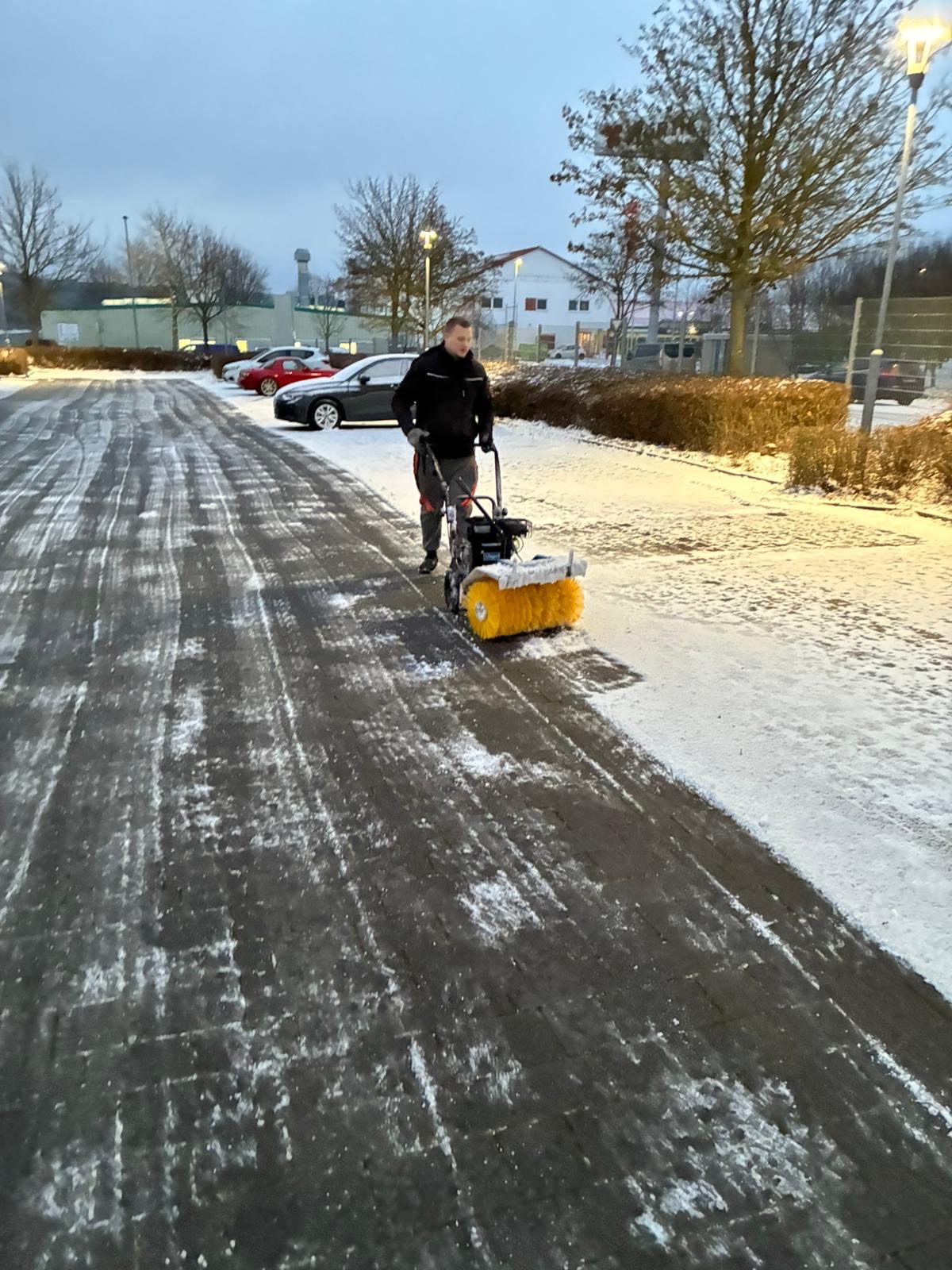 Christian Klein beim Winterdienst